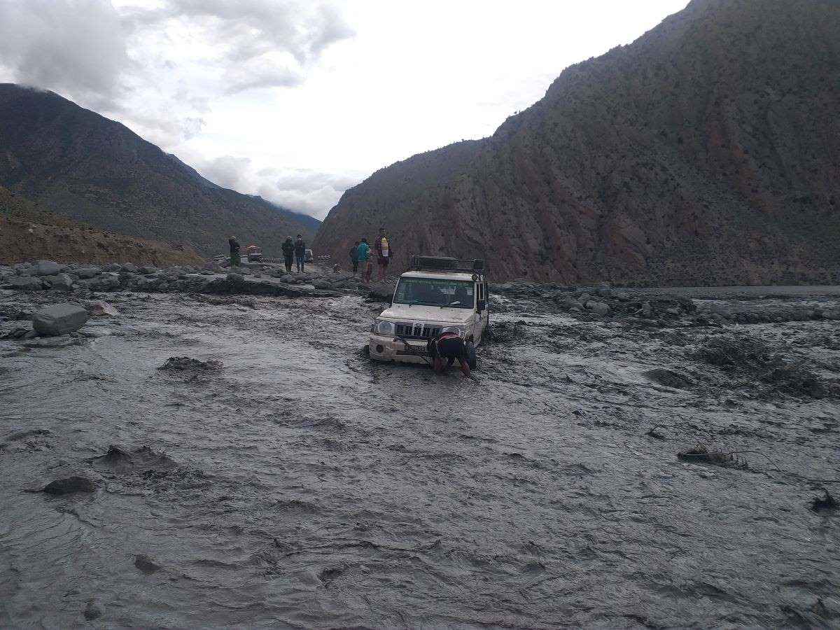 पग्लँदै हिमाली बस्ती